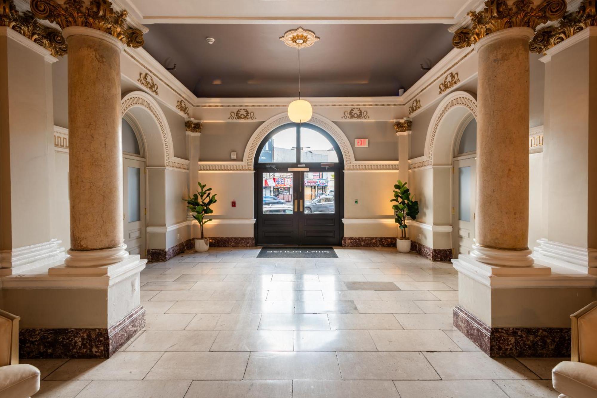Mint House At The Divine Lorraine Hotel - Filadelfia Esterno foto